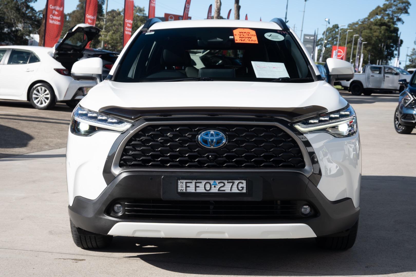 2023 Toyota Corolla Cross GXL in White