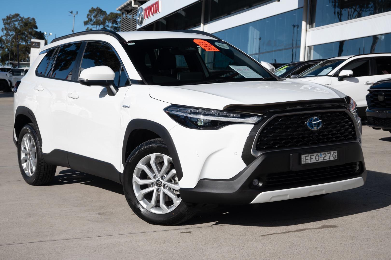 2023 Toyota Corolla Cross GXL in White