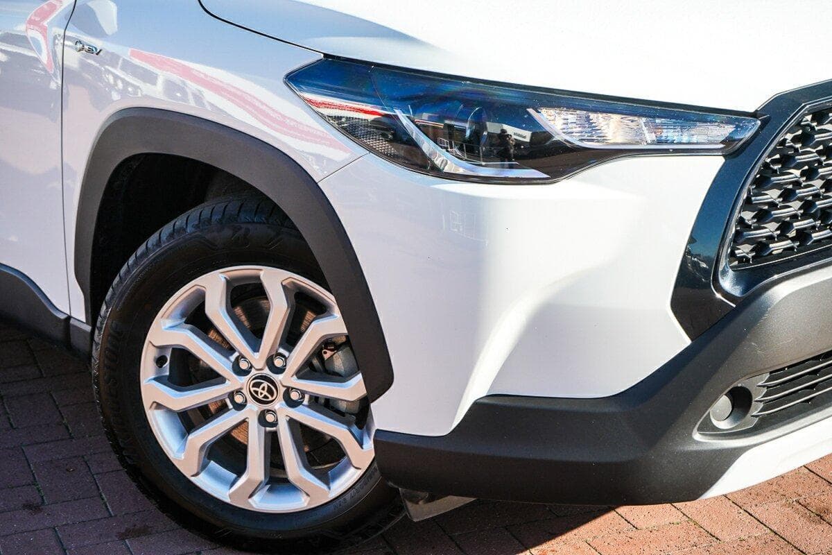 2025 Toyota Corolla Cross GX in White