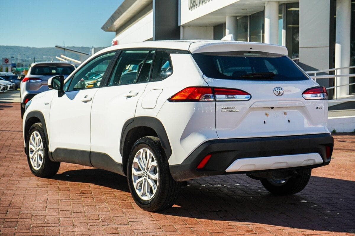 2025 Toyota Corolla Cross GX in White