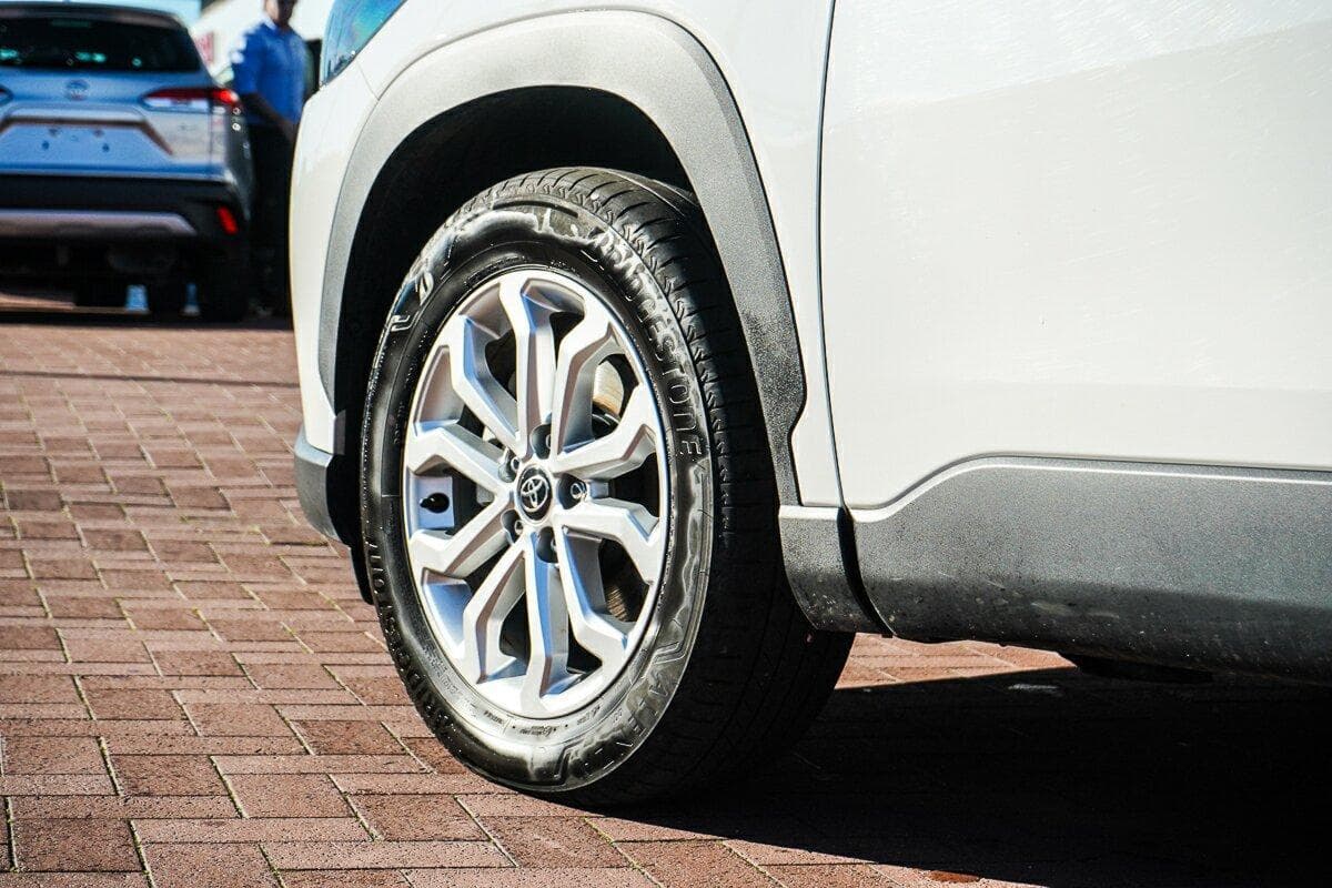 2025 Toyota Corolla Cross GX in White
