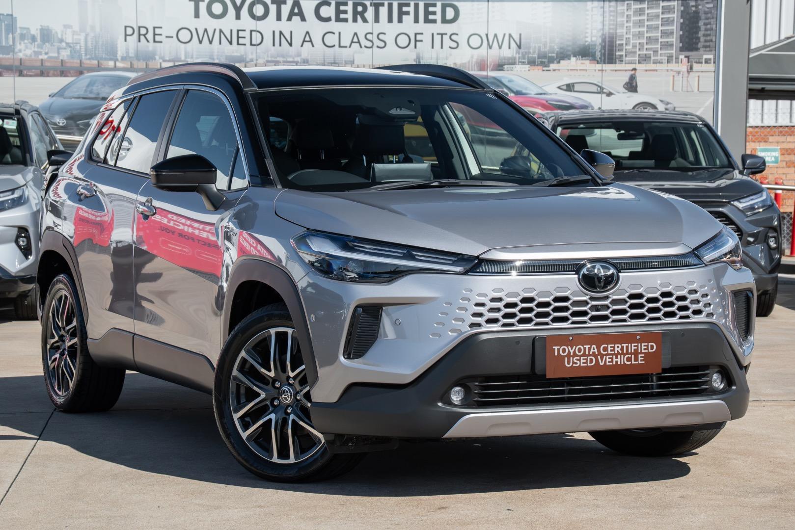 2025 Toyota Corolla Cross Atmos 2WD in Two Tone Silver