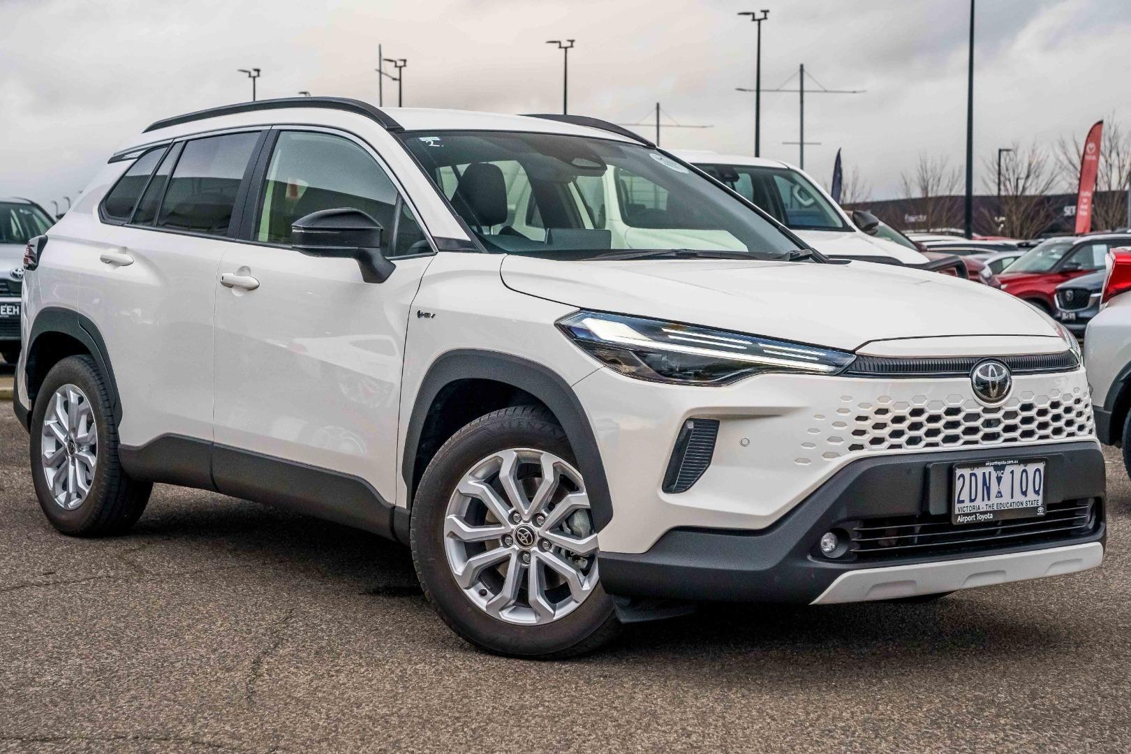 2025 Toyota Corolla Cross GXL in White