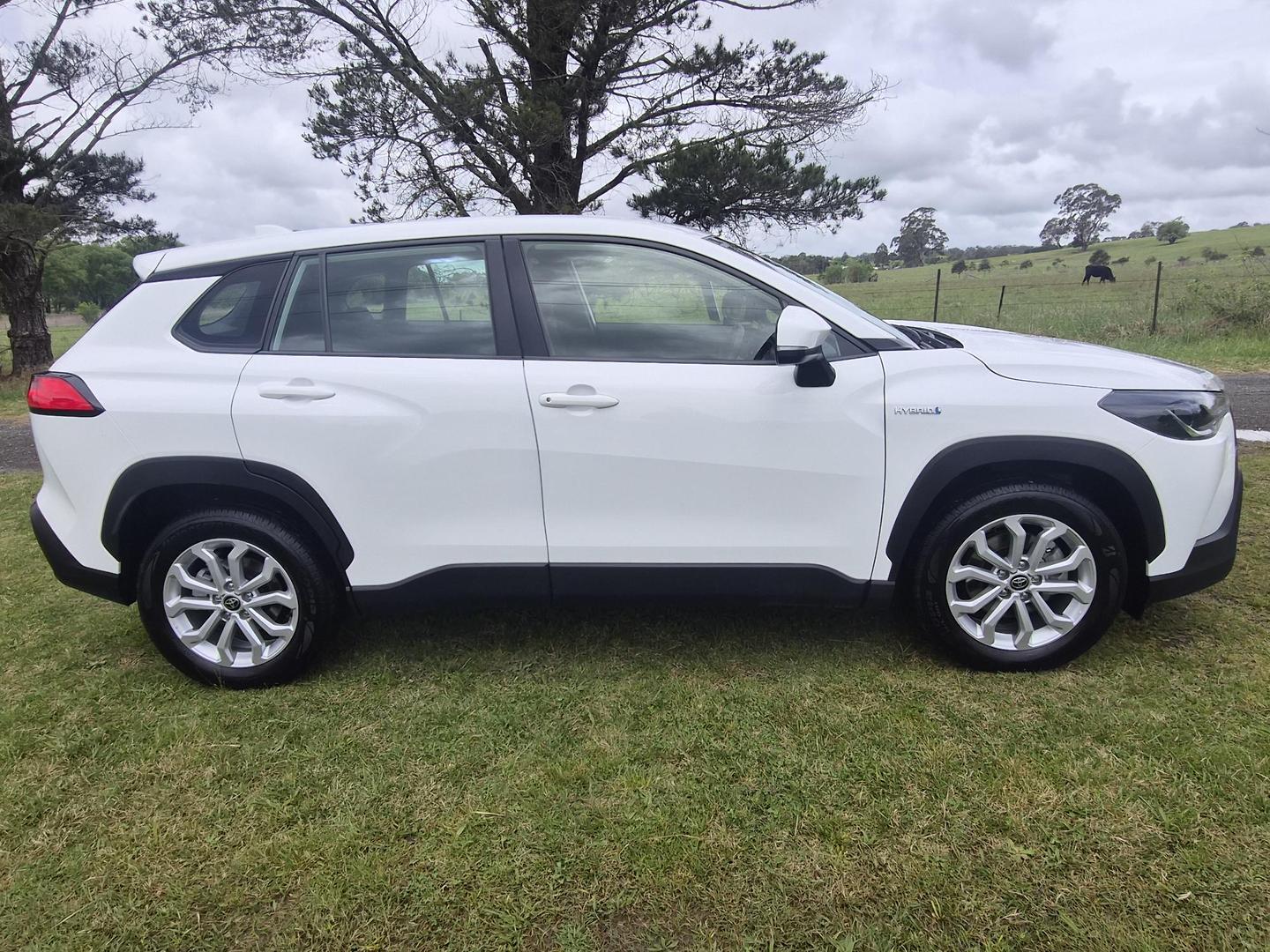 2023 Toyota Corolla Cross GX in White