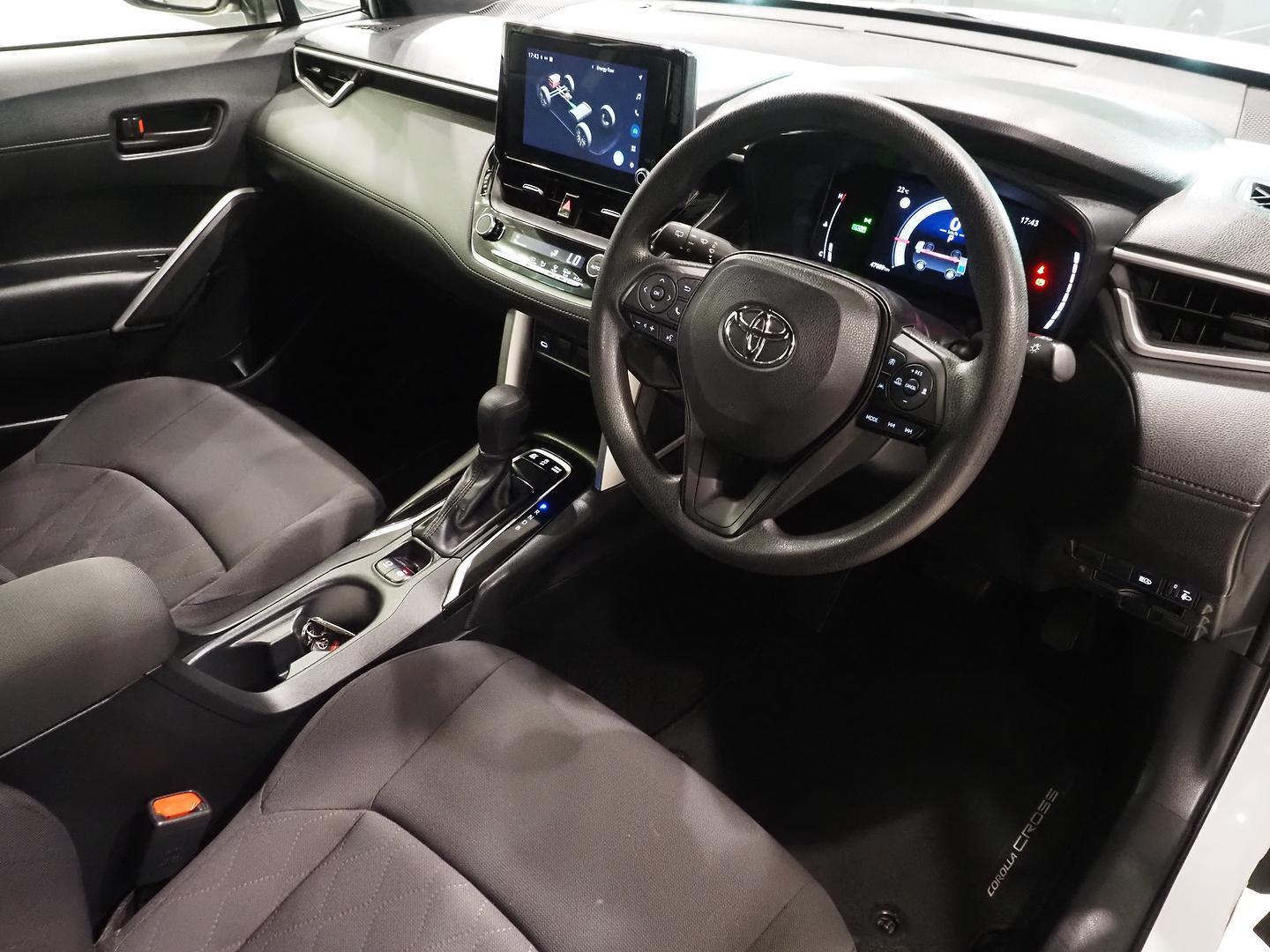 2024 Toyota Corolla Cross GX in White