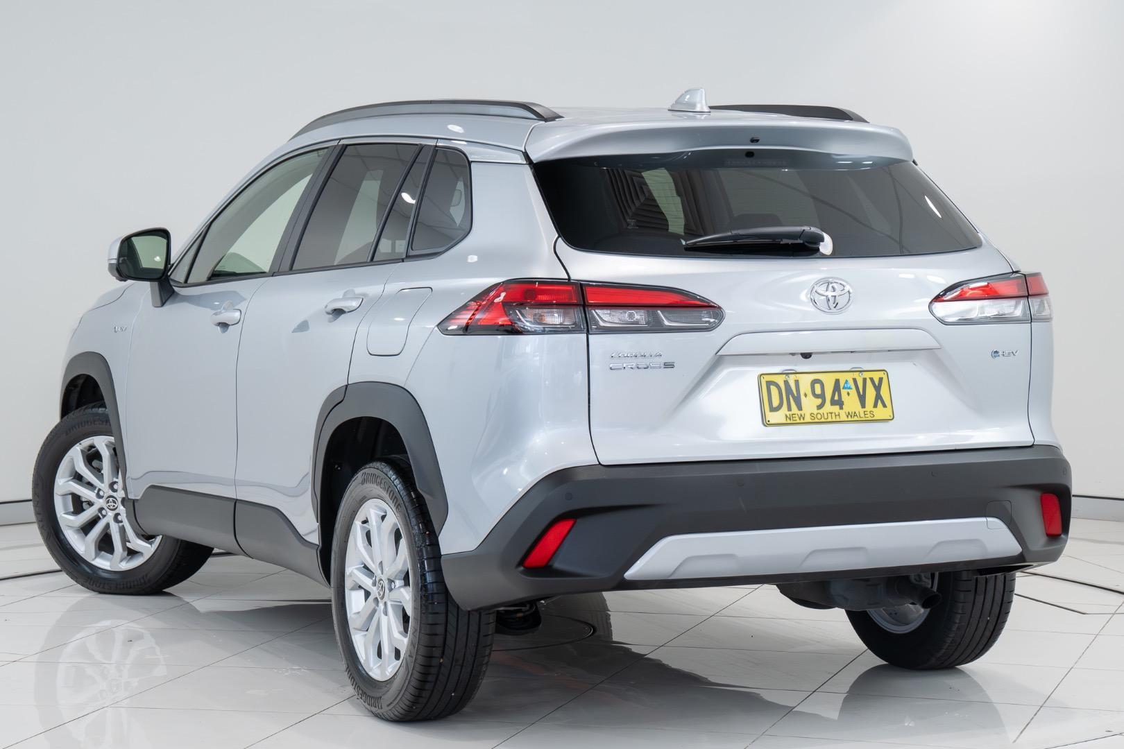 2025 Toyota Corolla Cross GXL in Silver