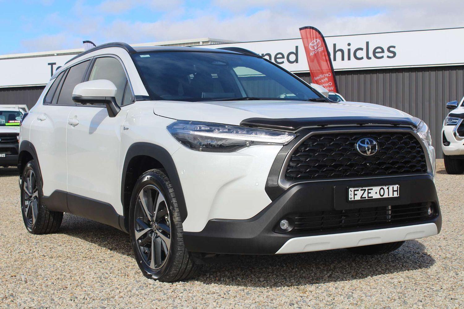2025 Toyota Corolla Cross Atmos AWD in White