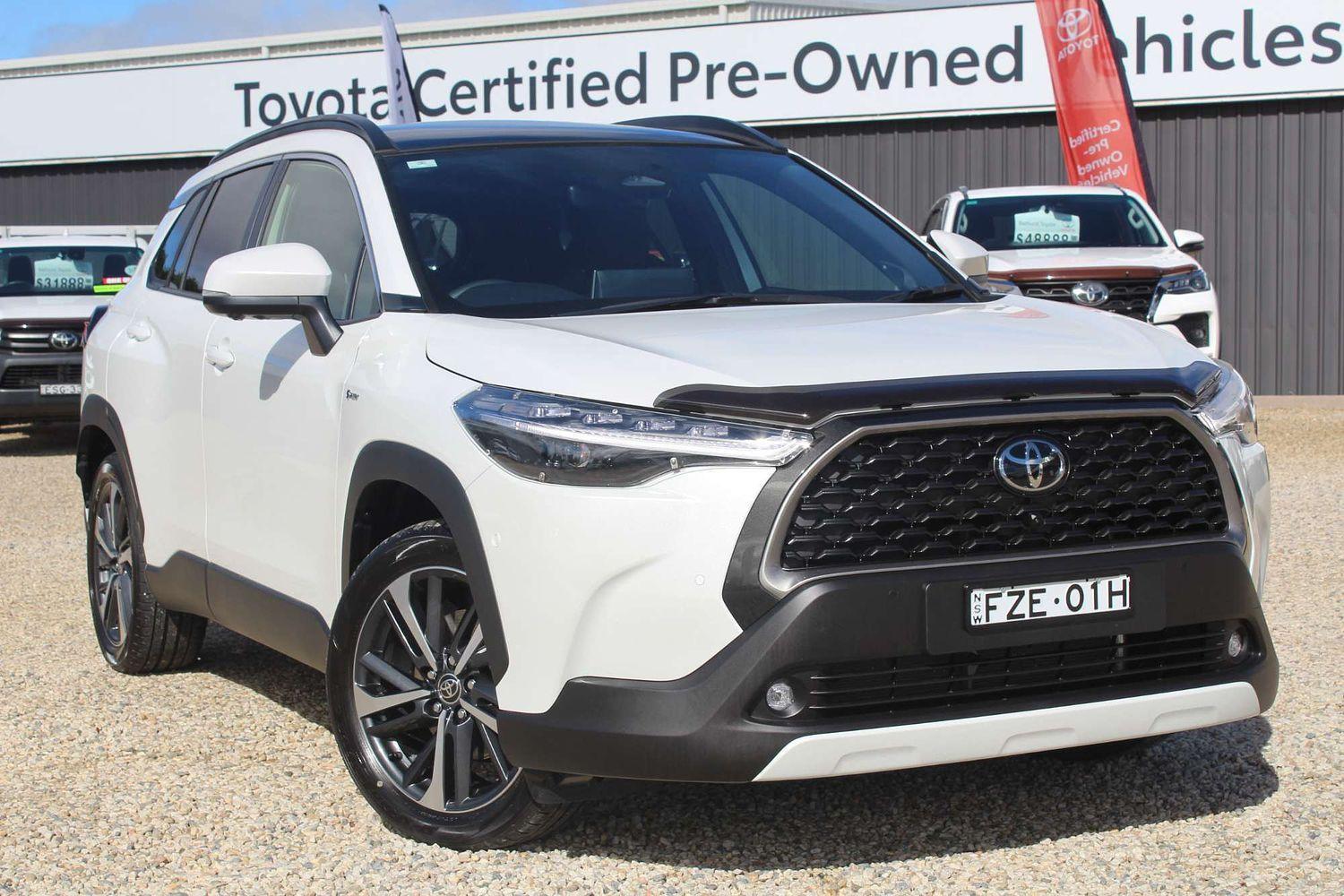 2025 Toyota Corolla Cross Atmos AWD in White