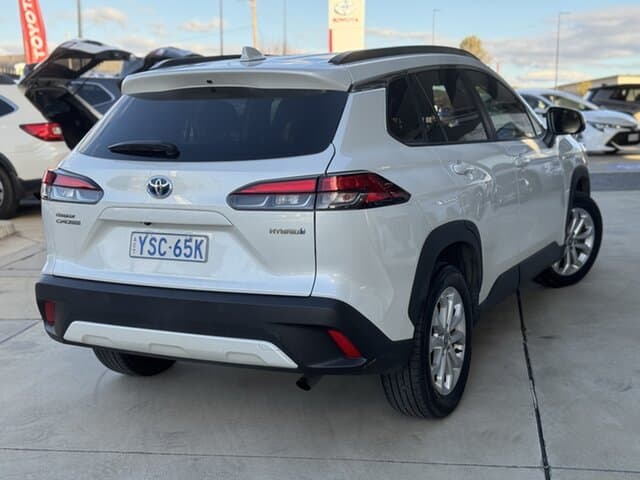 2023 Toyota Corolla Cross GXL in White