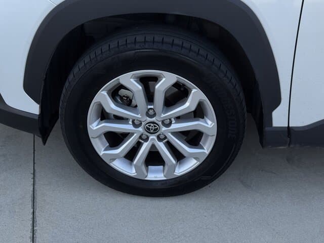 2023 Toyota Corolla Cross GXL in White