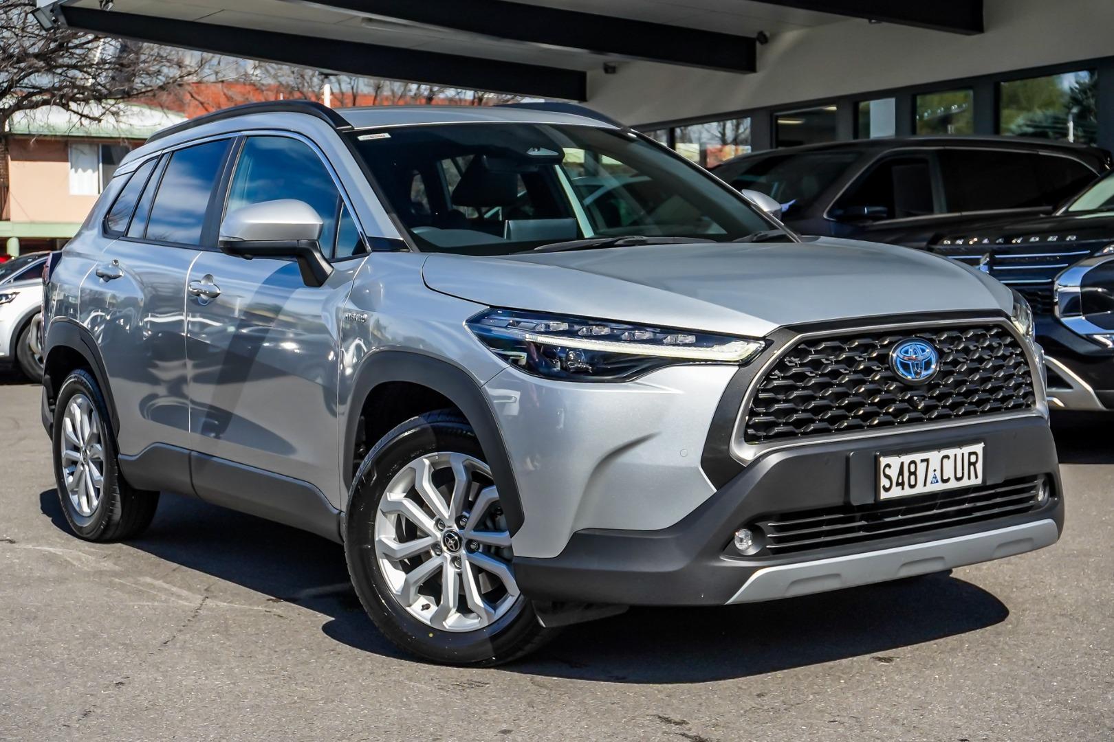 2022 Toyota Corolla Cross GXL in Silver