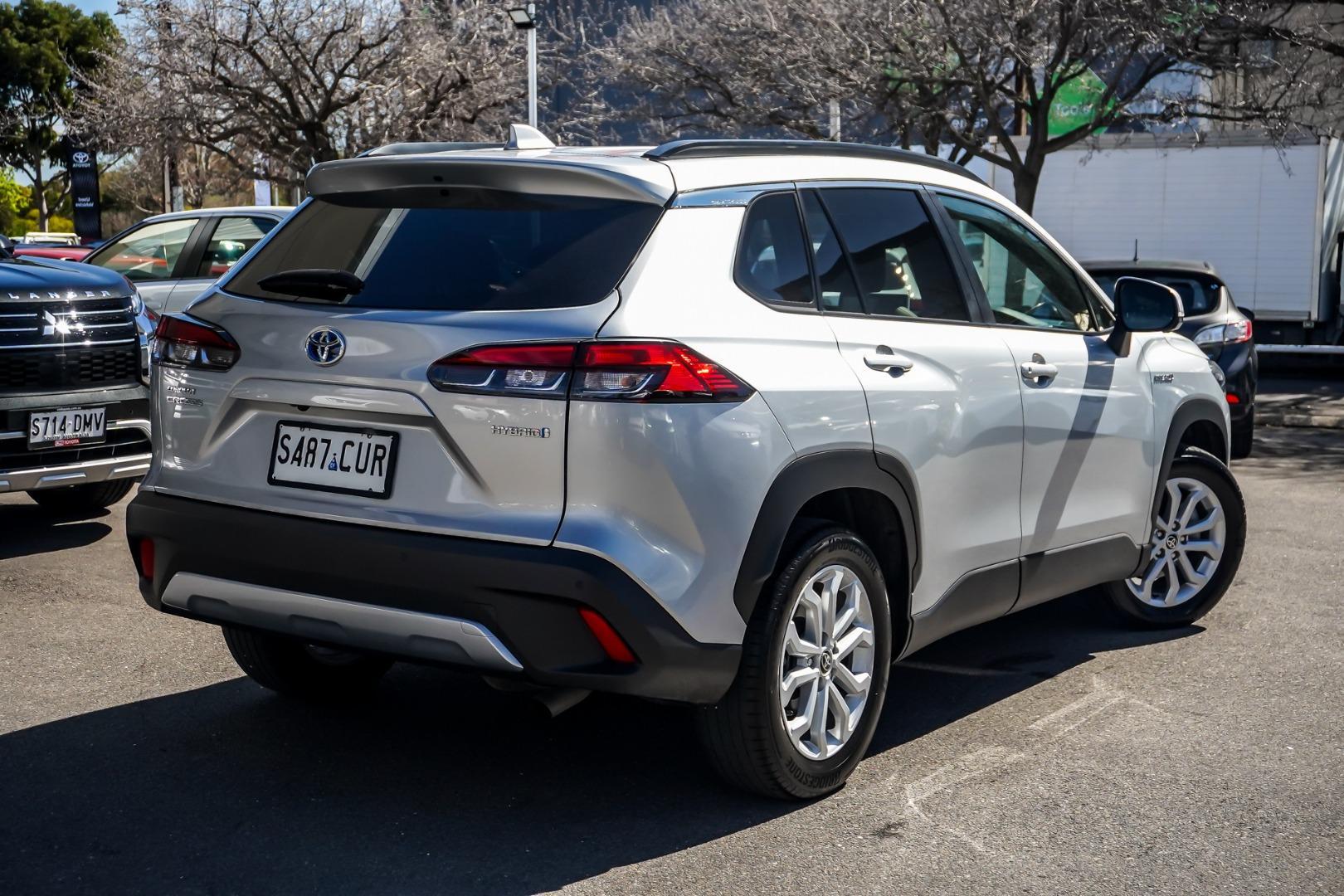 2022 Toyota Corolla Cross GXL in Silver