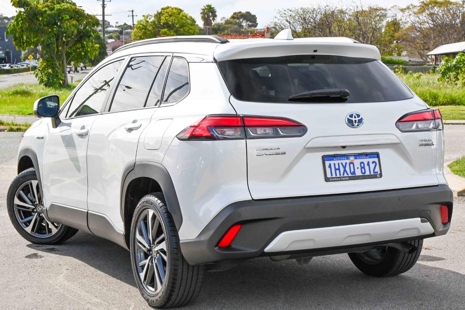 2022 Toyota Corolla Cross Atmos in White