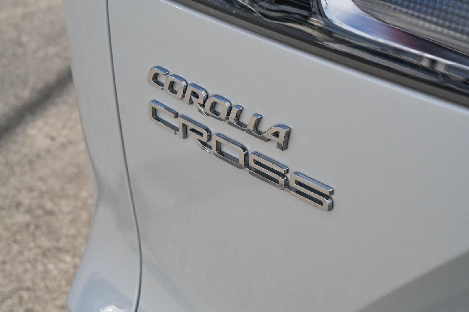 2022 Toyota Corolla Cross Atmos in White