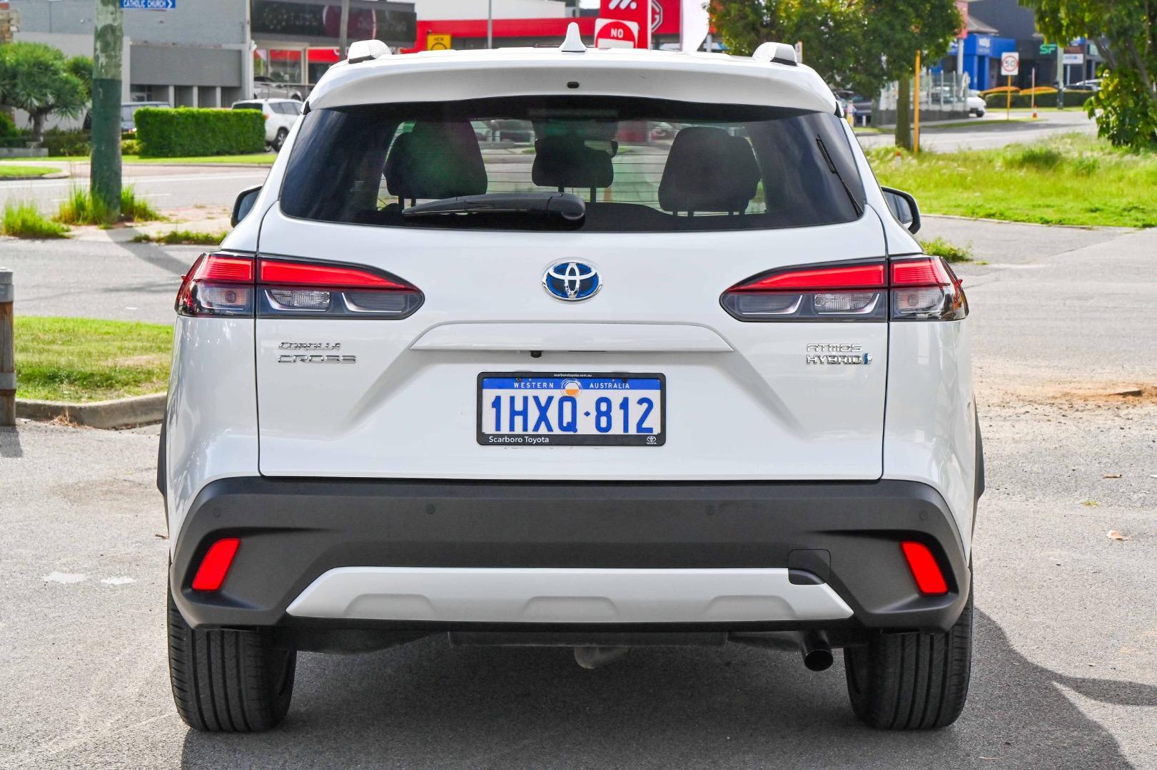2022 Toyota Corolla Cross Atmos in White