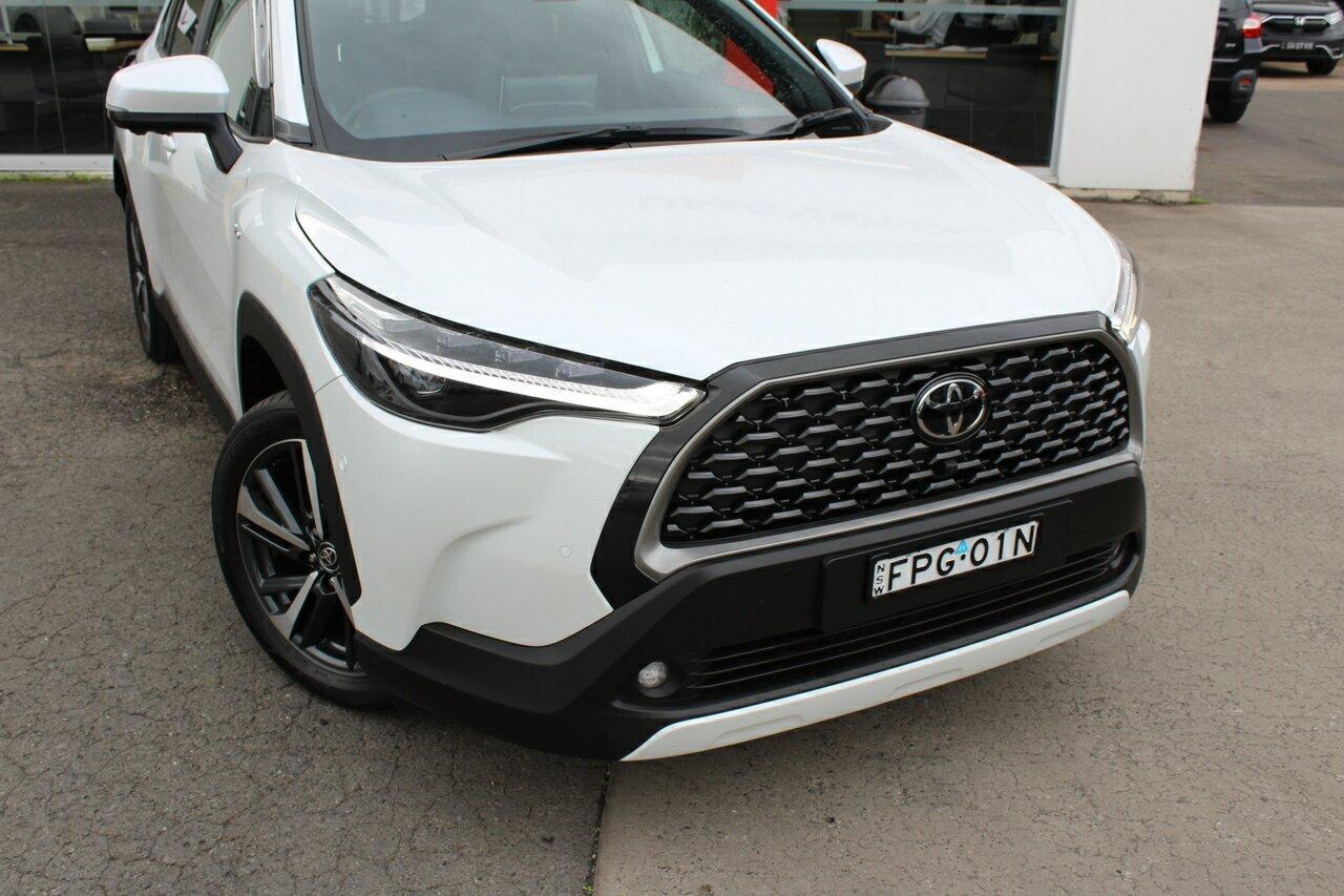 2025 Toyota Corolla Cross Atmos AWD in White