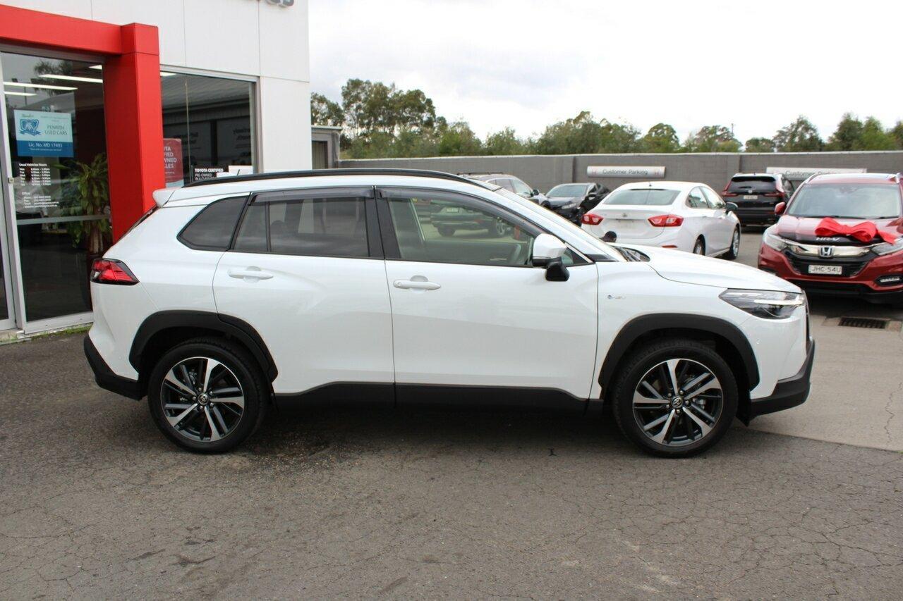 2025 Toyota Corolla Cross Atmos AWD in White