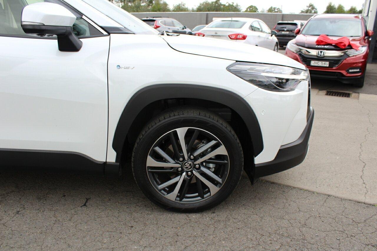 2025 Toyota Corolla Cross Atmos AWD in White