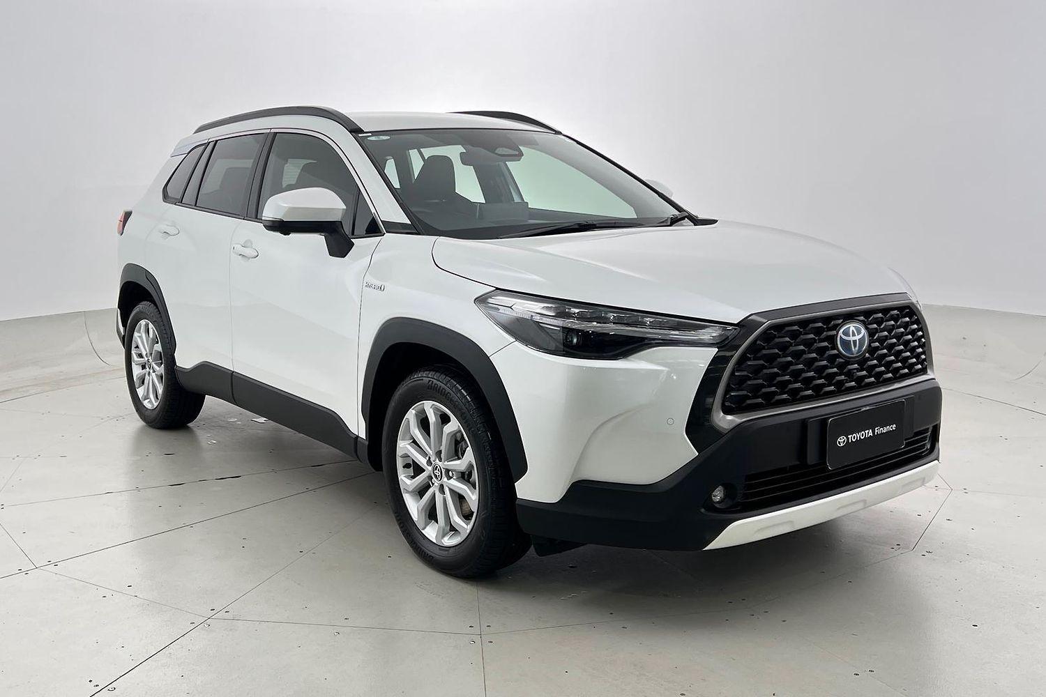 2022 Toyota Corolla Cross GXL in White