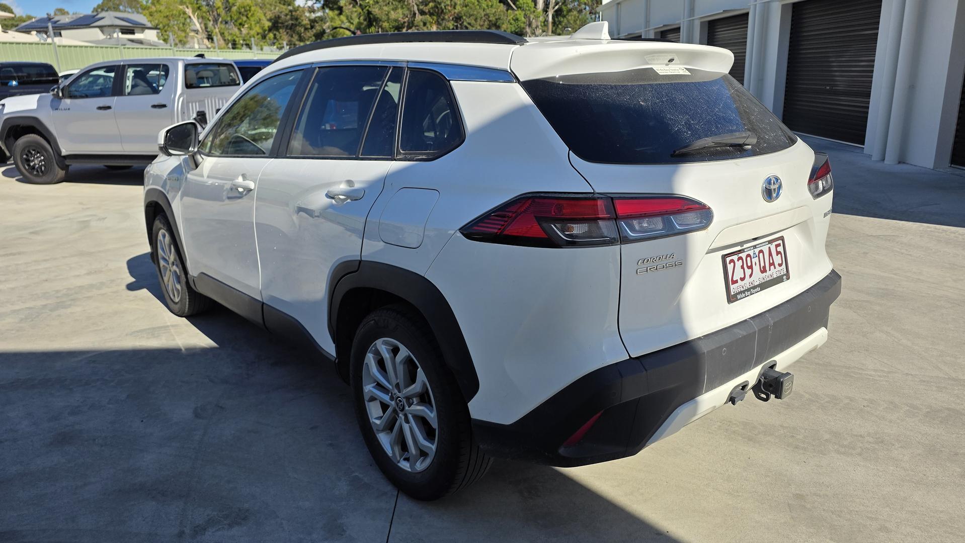 2022 Toyota Corolla Cross GXL in White