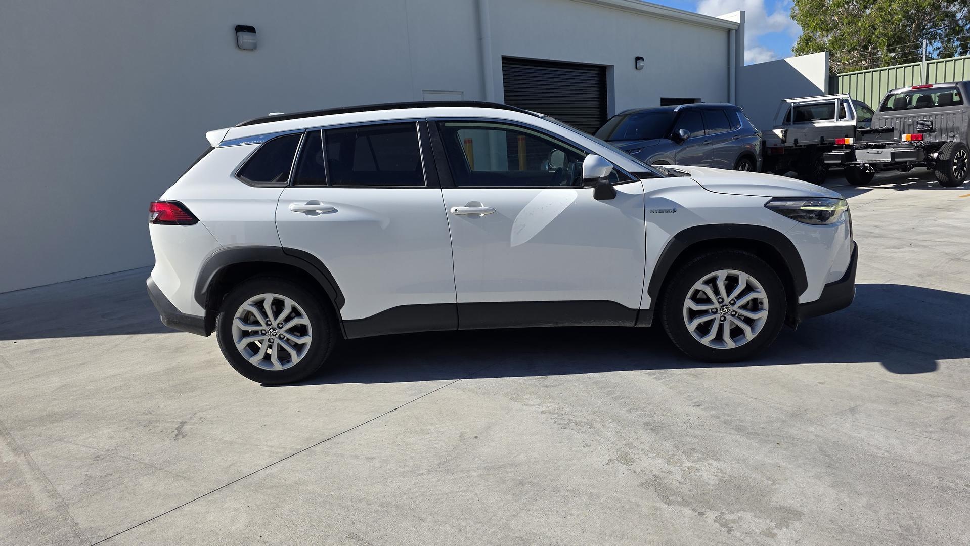 2022 Toyota Corolla Cross GXL in White
