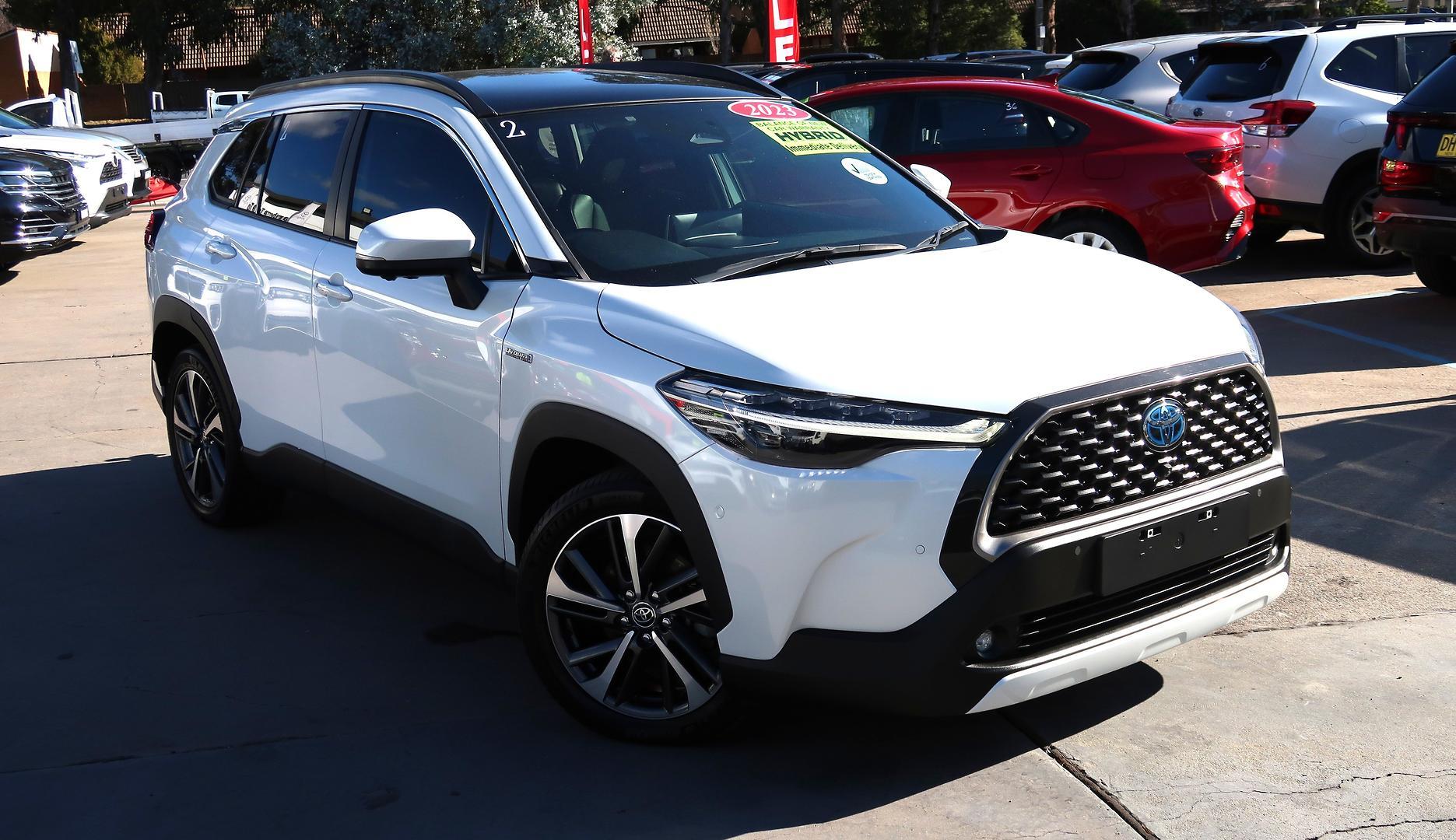 2023 Toyota Corolla Cross Atmos AWD in White