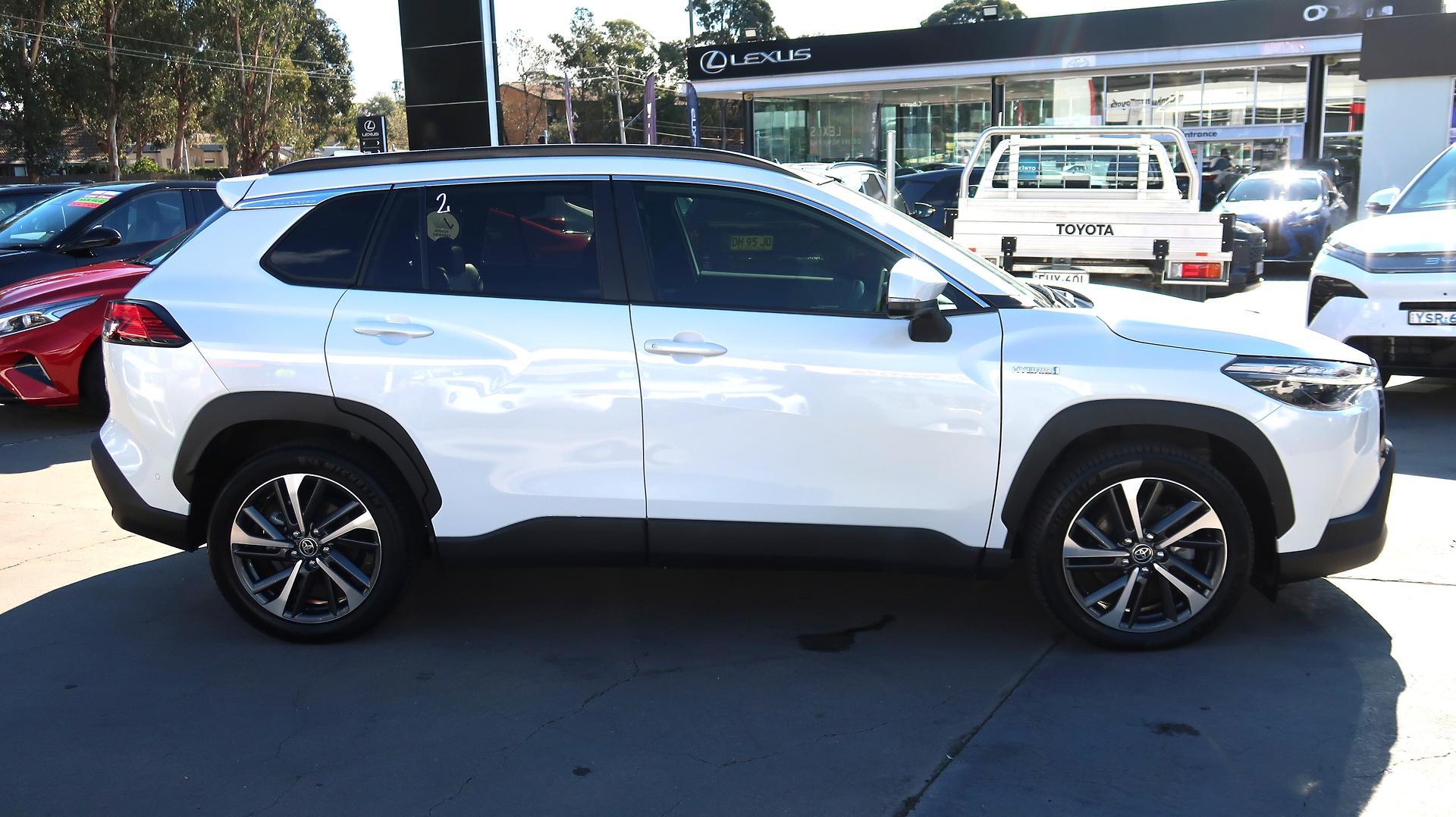 2023 Toyota Corolla Cross Atmos AWD in White