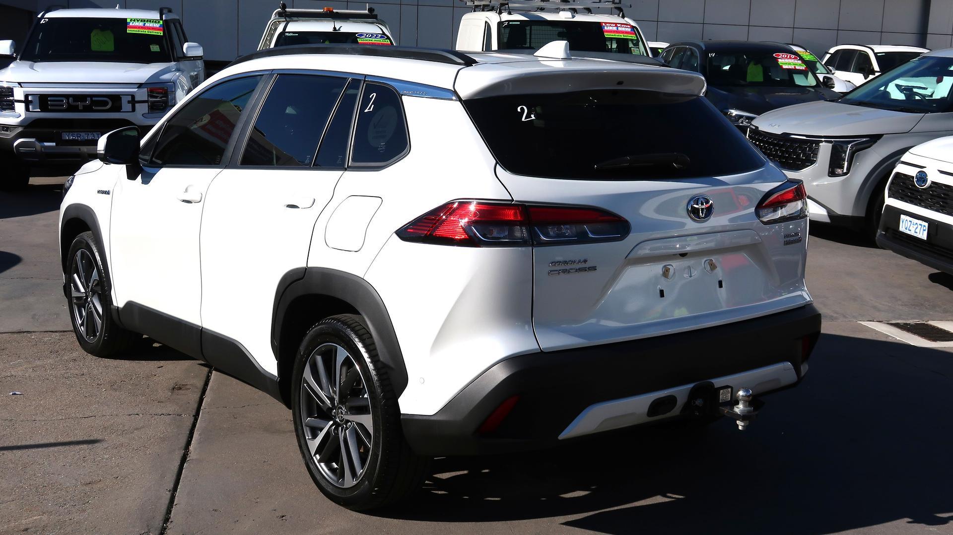 2023 Toyota Corolla Cross Atmos AWD in White