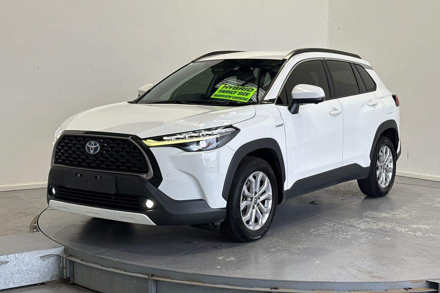2022 Toyota Corolla Cross GXL in White
