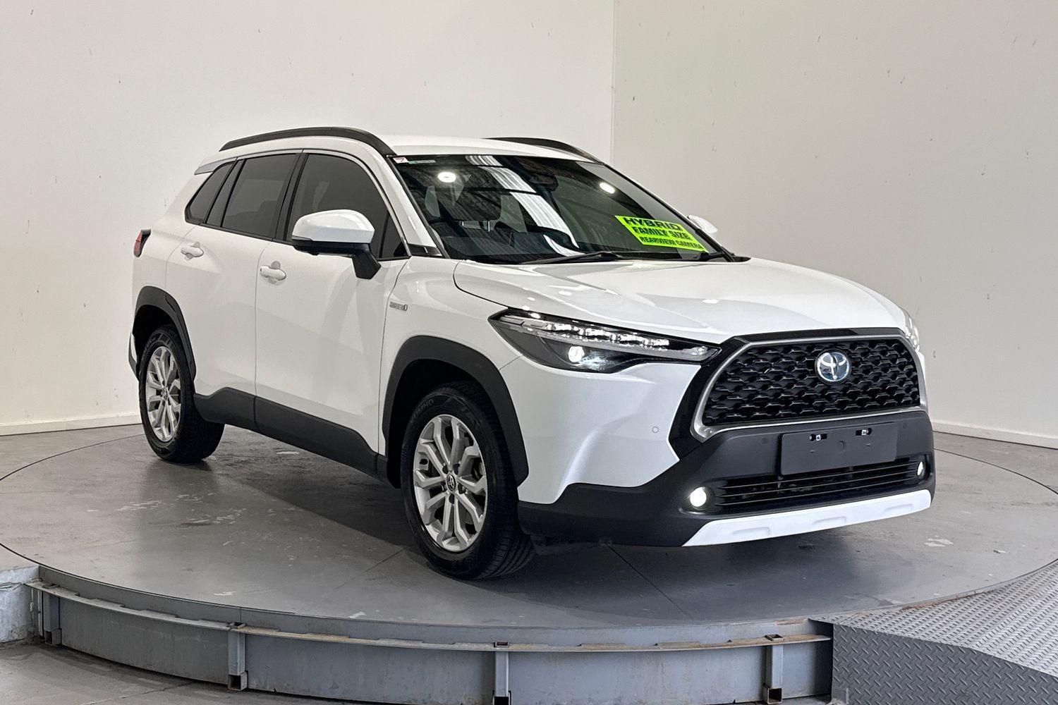 2022 Toyota Corolla Cross GXL in White