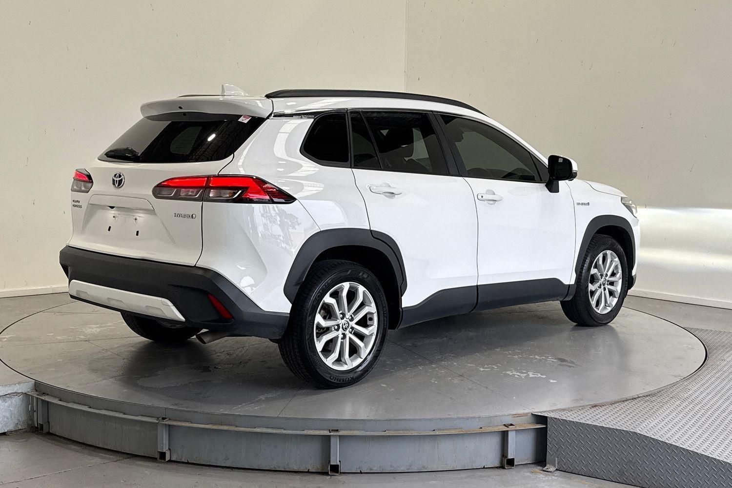 2022 Toyota Corolla Cross GXL in White