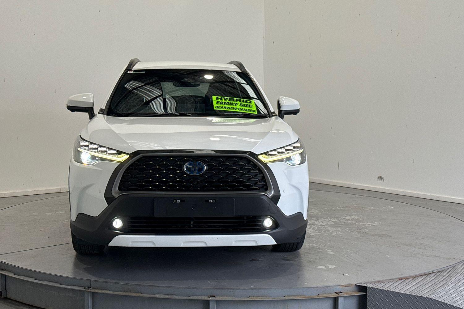 2022 Toyota Corolla Cross GXL in White
