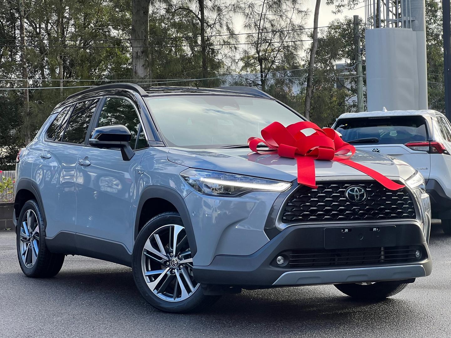 2025 Toyota Corolla Cross Atmos AWD in Two Tone Grey