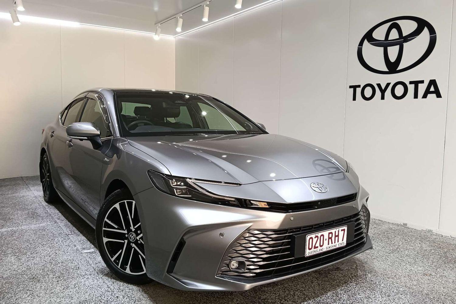 2025 Toyota Camry SL in Grey
