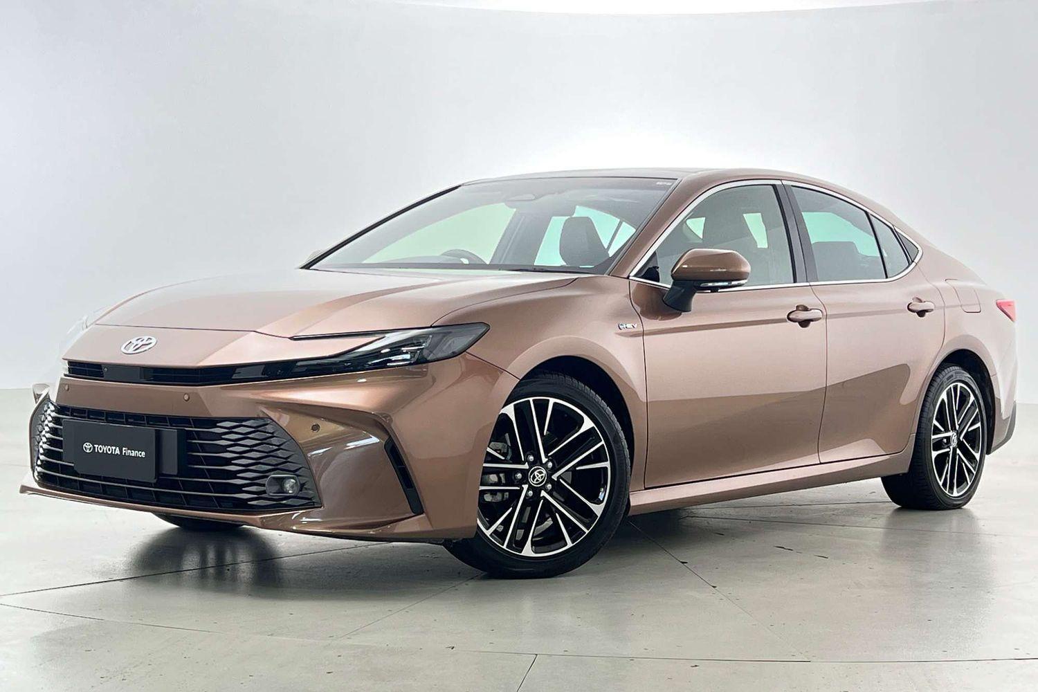 2025 Toyota Camry SL in Bronze