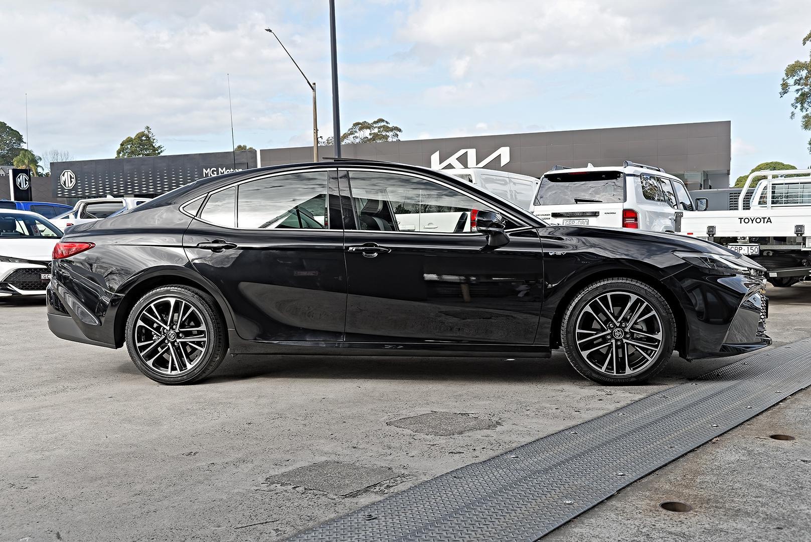 2025 Toyota Camry SL in Black