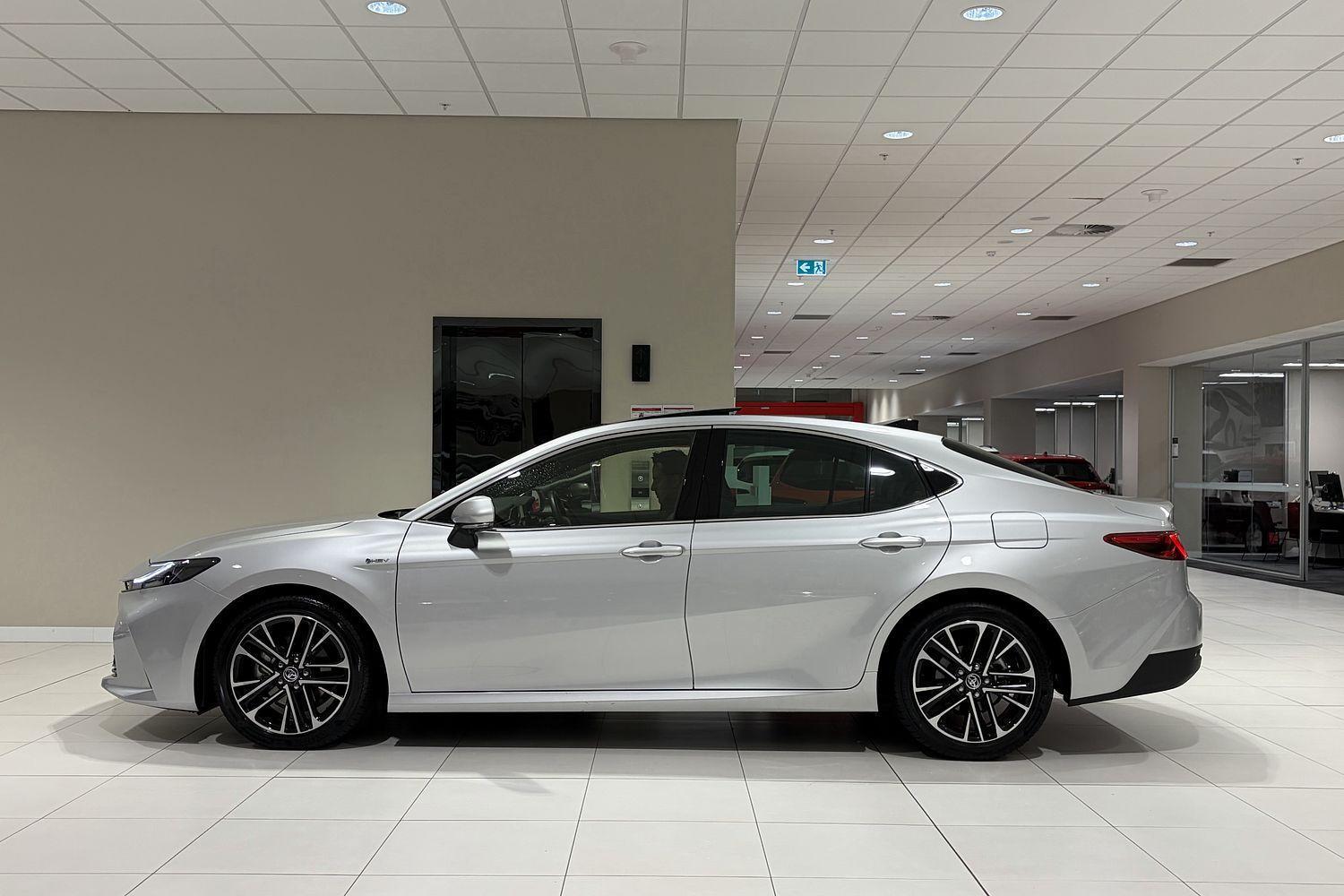 2025 Toyota Camry SL in Silver