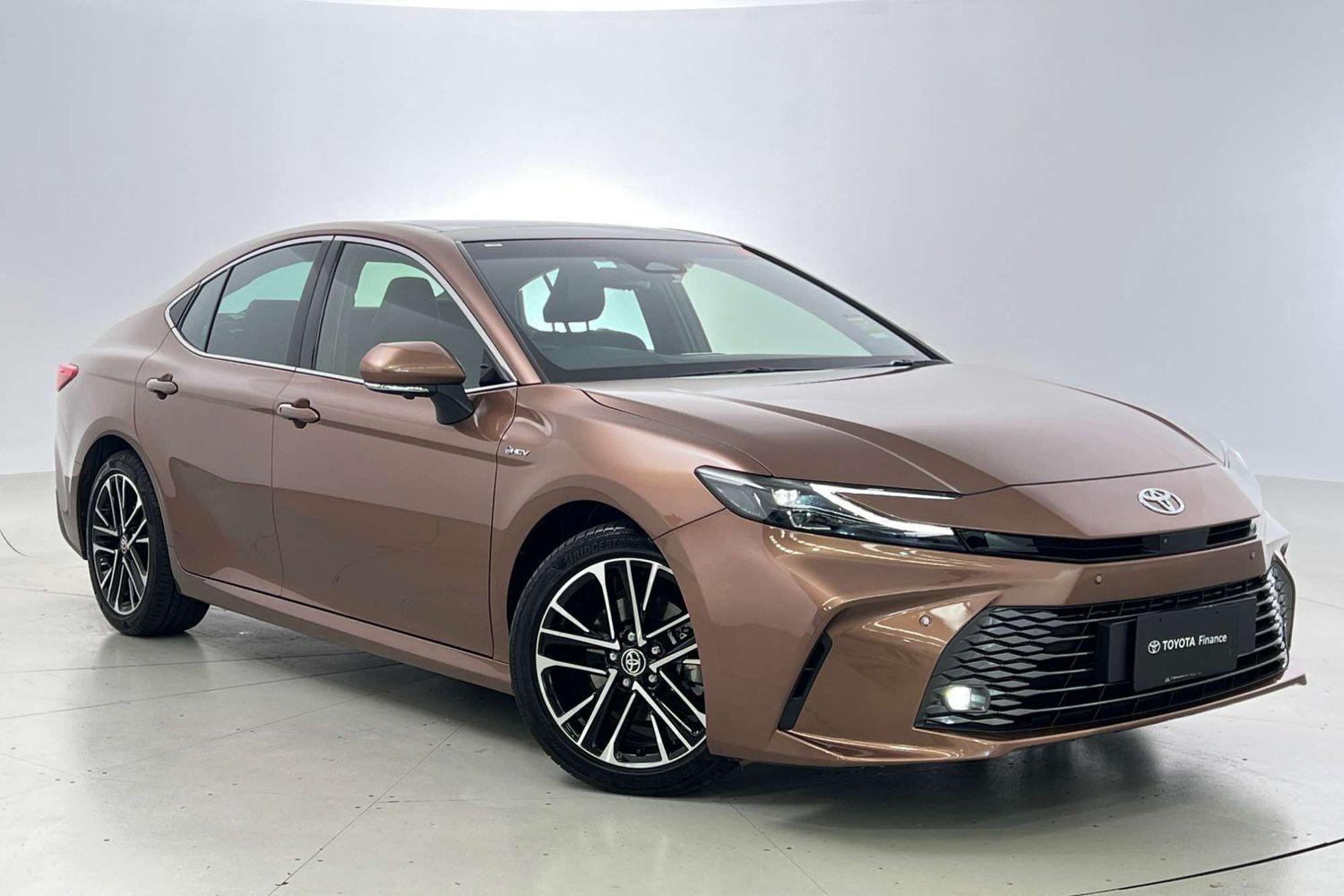 2025 Toyota Camry SL in Bronze