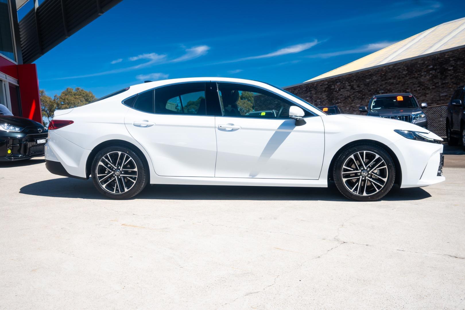 2025 Toyota Camry SL in White