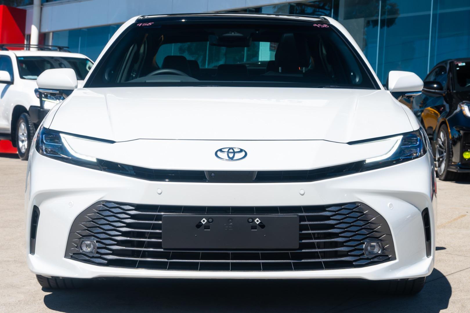 2025 Toyota Camry SL in White