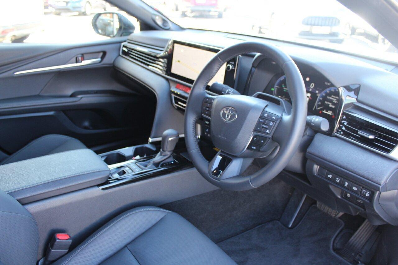2025 Toyota Camry SL in White