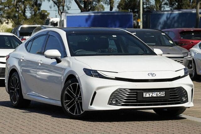 2025 Toyota Camry SL in White