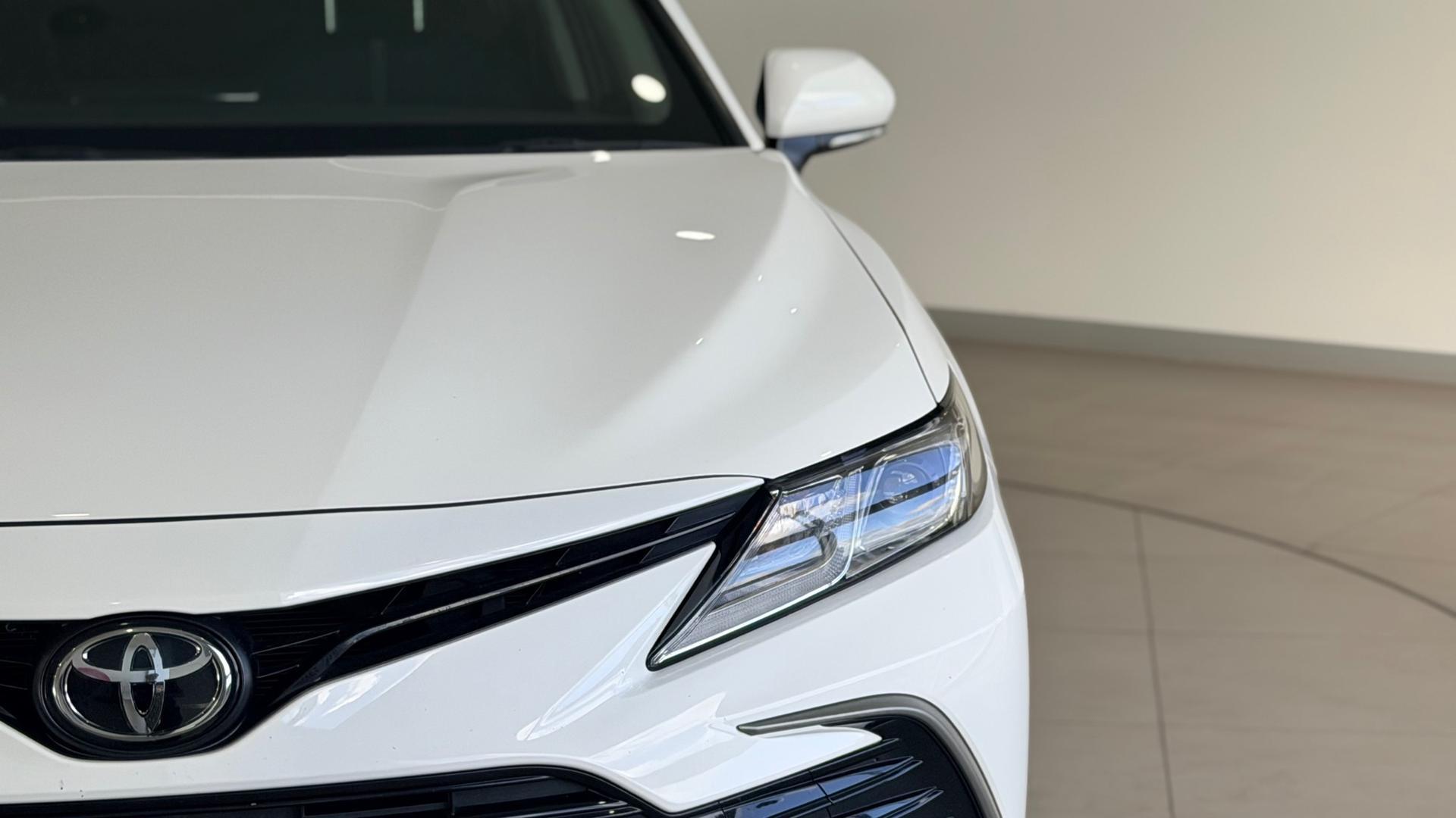 2022 Toyota Camry Ascent Sport in White