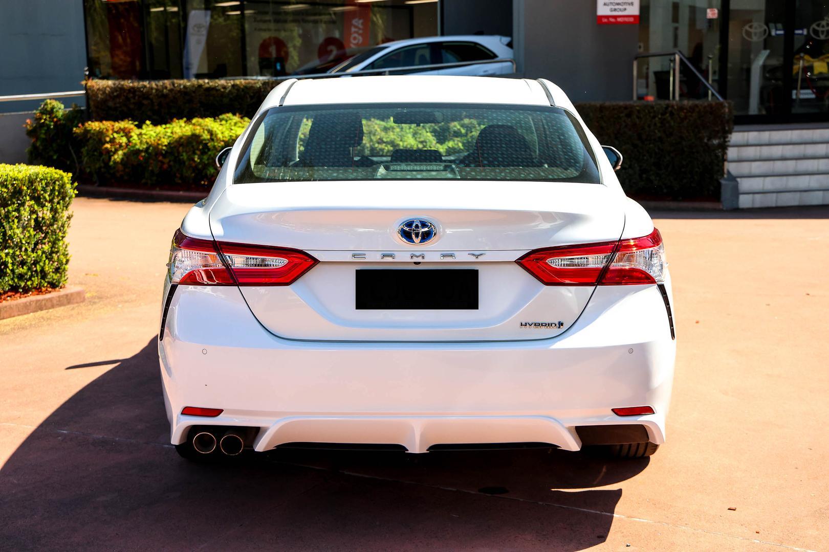 2020 Toyota Camry Ascent Sport in White