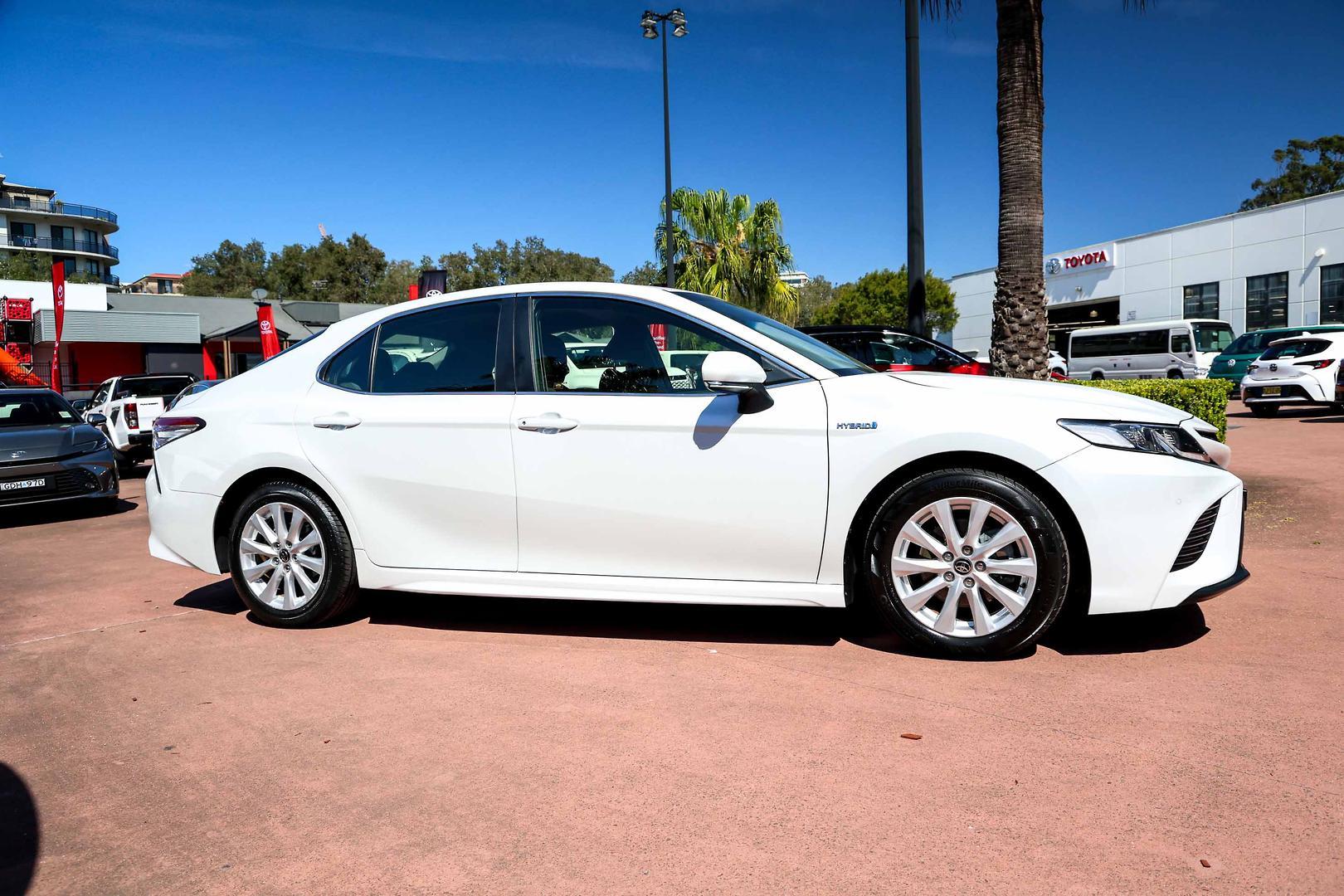 2020 Toyota Camry Ascent Sport in White