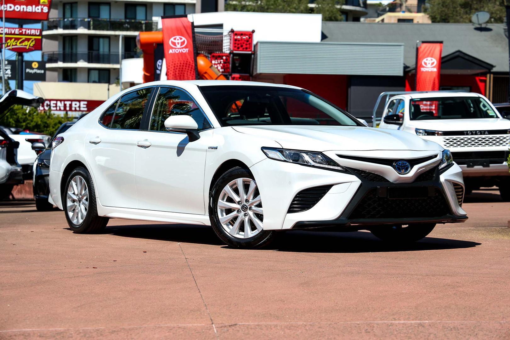 2020 Toyota Camry Ascent Sport in White