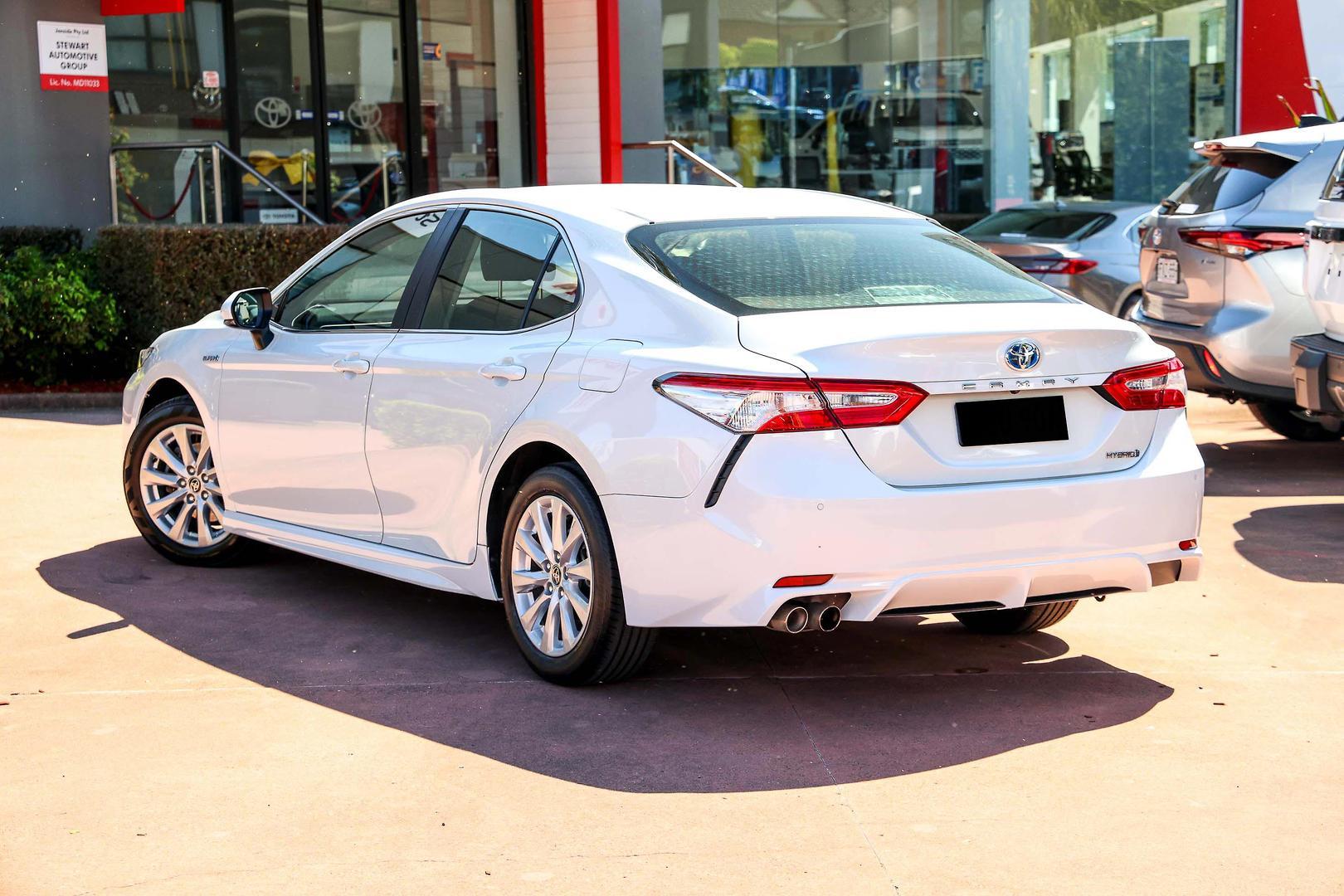 2020 Toyota Camry Ascent Sport in White
