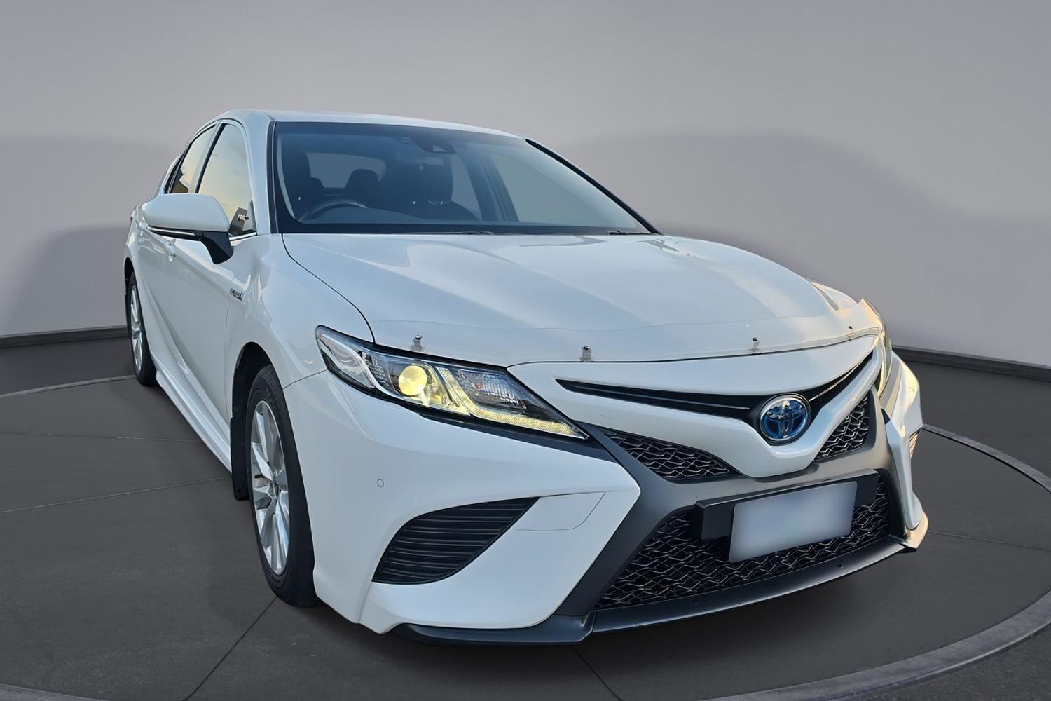 2020 Toyota Camry Ascent Sport in White