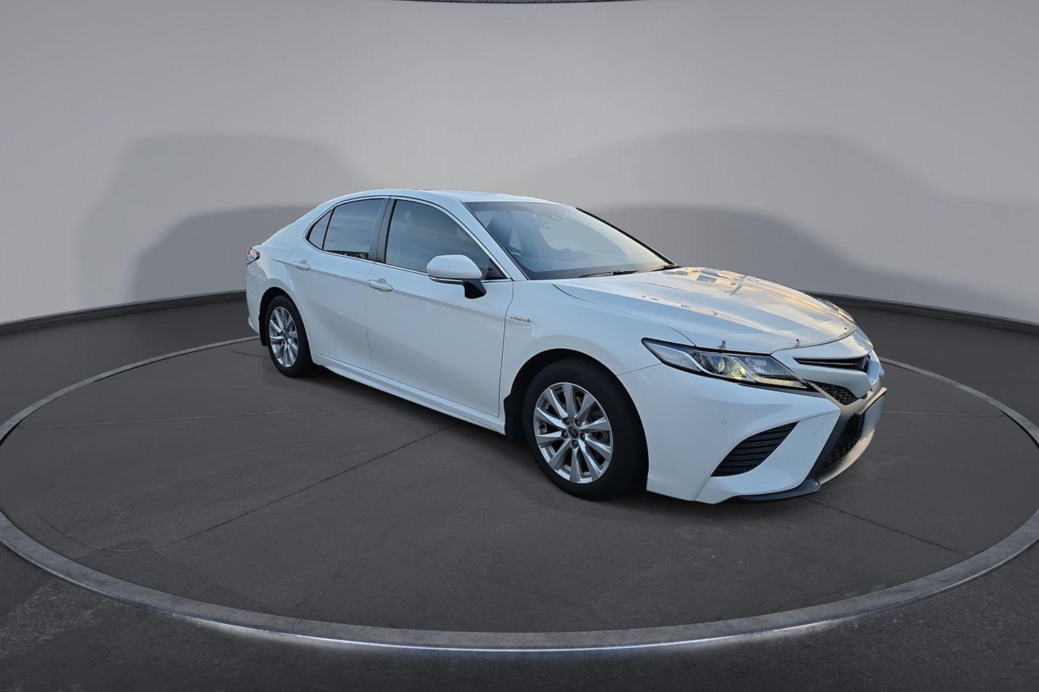 2020 Toyota Camry Ascent Sport in White