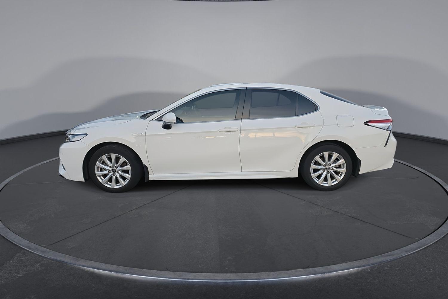 2020 Toyota Camry Ascent Sport in White